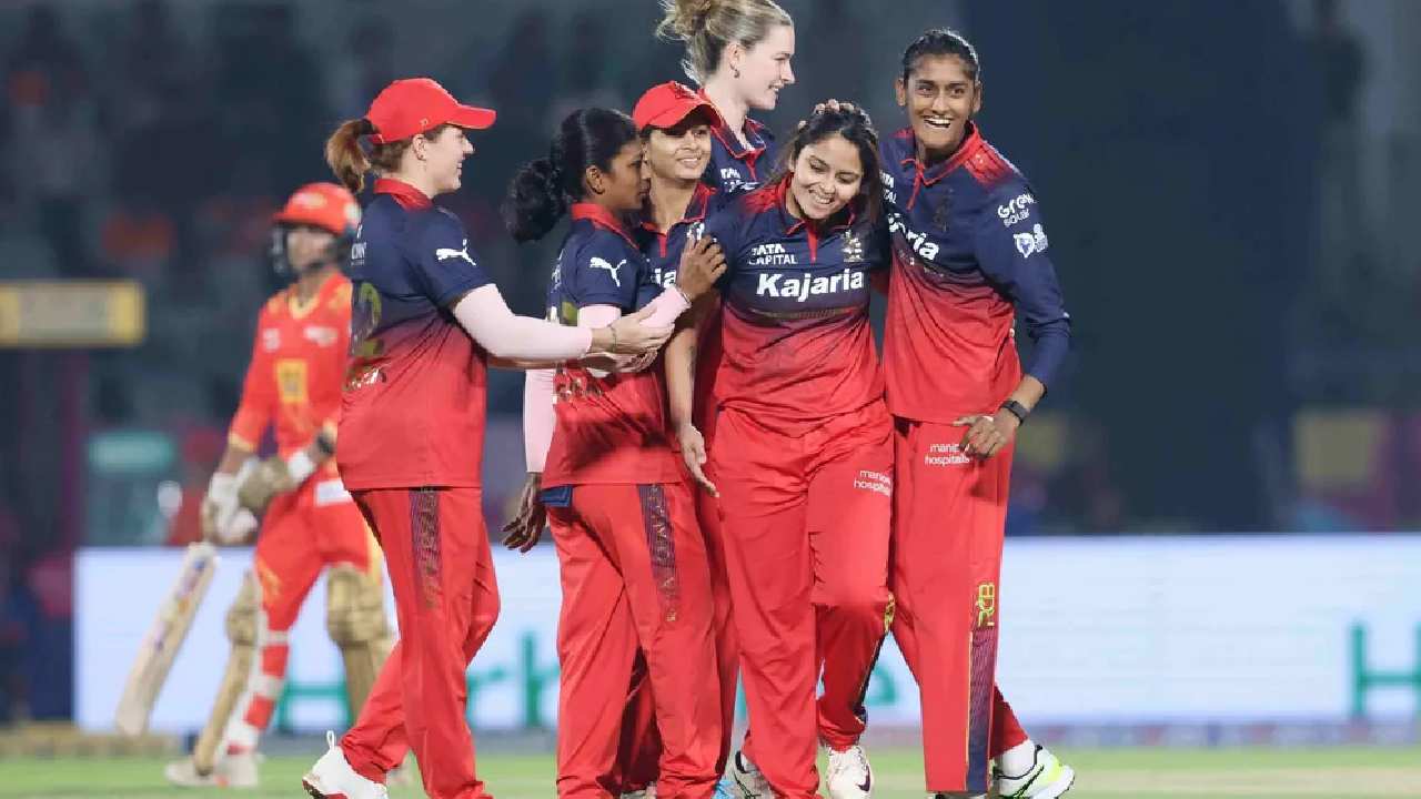 Unstoppable RCB-W March Into Playoffs: Gautami Naik’s Heroics Lave Gujarat Giants Reeling in Vadodara
